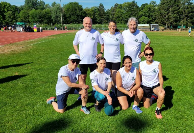 Grünes Team beim Kinderlobby-Lauf